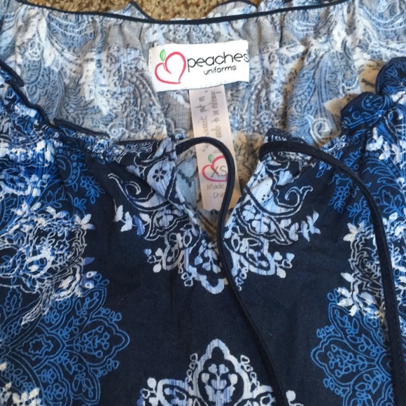 Peaches uniform xs scrub top. - Picture 2 of 7